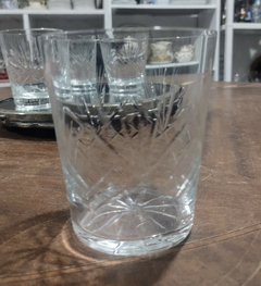 Imagen de 4 vasos tallados
