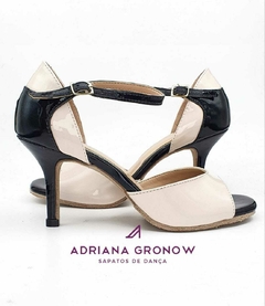 Modelo Dança preto com off white salto 8cm