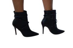 1602252 P BOTA NAPA PRETO COM SALTO FINO DETALHE EM VERNIZ PRETO - comprar online