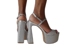 2072569 G SANDALIA SALTO GROSSO COM MEIA PATA GLITER PARIS PRATA - Au Bottier