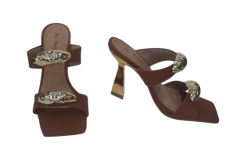 Imagem do 2773113 P TAMANCO COM DETALHE NA FRENTE NAPA RAFIA WHISKY (MARRON)