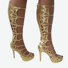 740733 G GLADIADORA SALTO FINO COM DETLAHE DE TIRAS FINAS NAPA OURO - comprar online