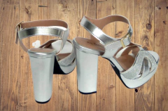 19604 P SANDALIA SALTO GROSSO PLATAFORMA NAPA PRATA - comprar online