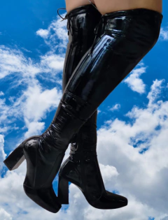 1901518 P BOTA ACIMA DO JOELHO SOLA FINA SALTO GROSSO VERNIZ PRETO - Au Bottier