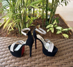 1611320 P SANDALIA MEIA PATA SALTO FINO NOBUCK COM STRASS - Au Bottier