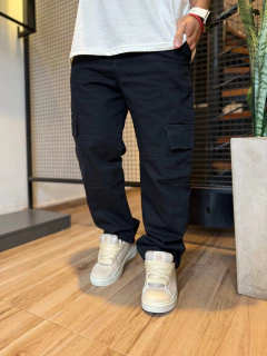 Jean Mom Cargo Line Negro - comprar online
