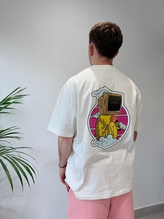 Remera over monitor