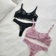 Conjunto Ariana en internet