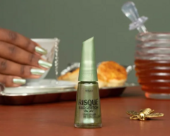 ESMALTE RISQUE BRIDGERTON UMA ABELHA CONTOU na internet