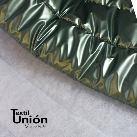 MATELASSÉ DE SIRE METALIZADO-VERDE MILITAR BASTONES 10 CM/GUATA 150 GRS