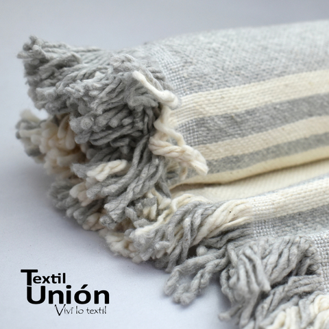 MANTA RUSTICA-GRIS-3 RAYAS CRUDAS