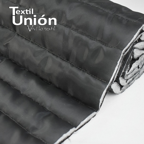 MATELASSÉ DE SIRE BRILLOSO Y TAFETA-NEGRO BASTONES 5 CM/GUATA 150 GRS