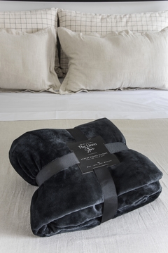 FLEECE BLANKET - The Linen Store