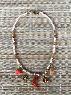 Colar Cristais Offwhite com Mix de Pingentes na internet