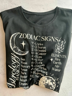Remera Zodiac Signs en internet