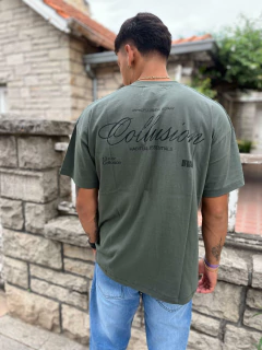 Remera over collusion verde - comprar online