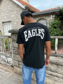 Remera cumplida Eagles negra - comprar online