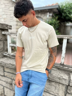 Remera cumplida Eagles beige en internet