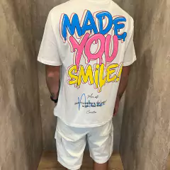 Remera over Smile blanca en internet