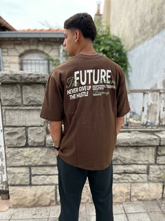 Remera over future choco - comprar online