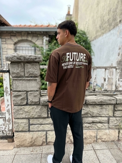 Imagen de Remera over future choco