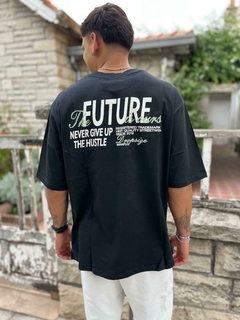 Remera over future negra - comprar online