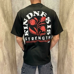 Remera over kind negra