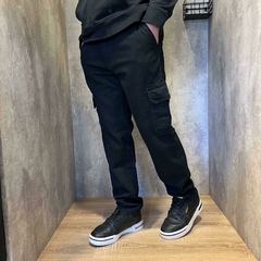 Jean mom cargo negro c77 - DLO