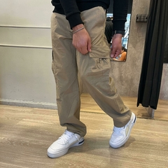 Jean mom cargo beige c80 - comprar online