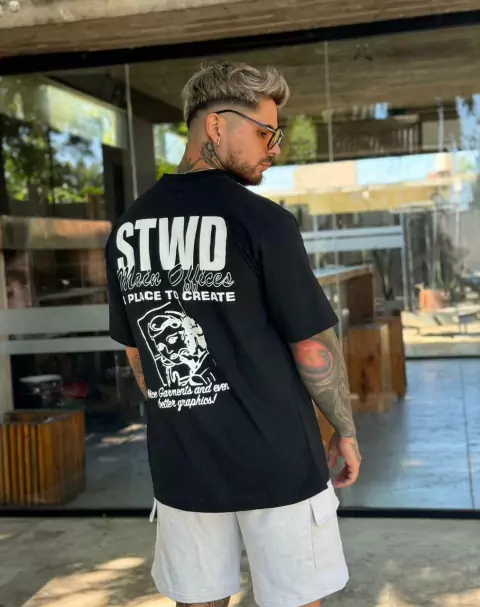 Remera over stwd negra