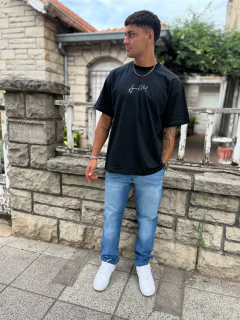 Remera over Ame negra en internet