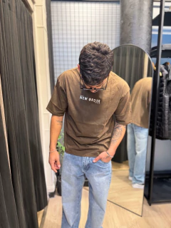 Remera over New order washed choco en internet