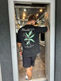 Remera over flowers - comprar online