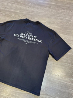 Remera over success en internet