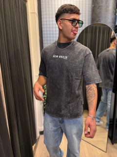 Imagen de Remera over New order washed negra