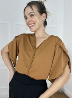 BLUSINHA KIRA REVEL FRENTE - loja online