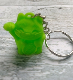 llavero gatito chino verde
