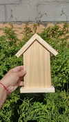 Casita con techo y base