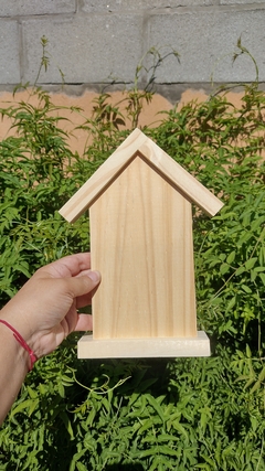 Casita con techo y base