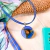 Collar color azul hecho a mano
