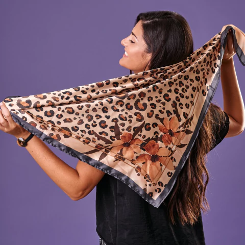 Pañuelo Animal Print Mediano (70 x 70 )