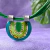 Collar verde de cordón de cuero , metal y vidrio