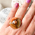 Anillo de vidrio fusionado pintado a mano color camel