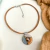 Collar Denis Camel Gris 181 en internet