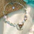 Collar de nácar color natural con  dije central de vidrio hecho a mano 