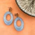 Aretes artesanales de vidrio fusionado en color lavanda