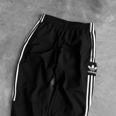 Pantalón adidas rompevientos originals Trefoil en internet