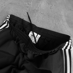 Pantalón adidas rompevientos originals Trefoil - TRUE$HOP