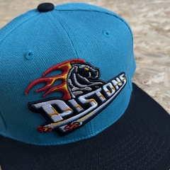 SnapBack Mitchell & Ness Detroit Pistons NBA - comprar online