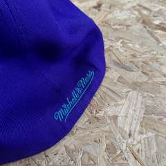 Imagen de Gorra cerrada Mitchell & Ness Charlotte Hornet NBA
